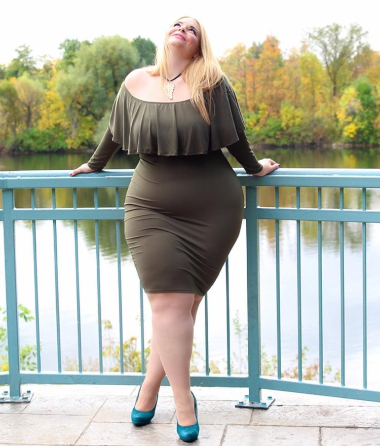 Толстые девушки в мини