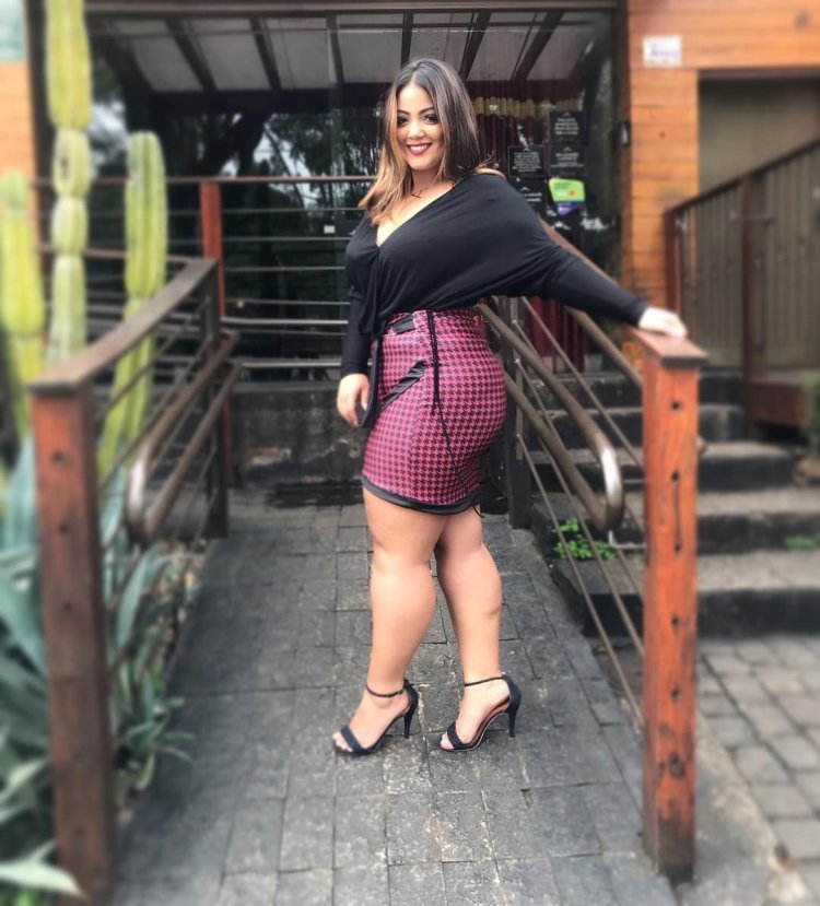 Толстые девушки в юбках