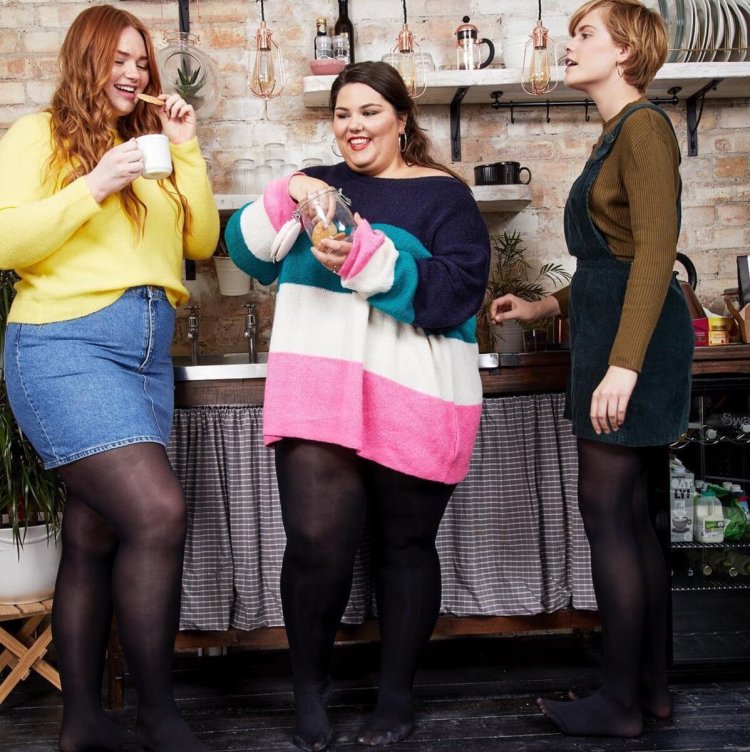 Полненькие девушки в юбке