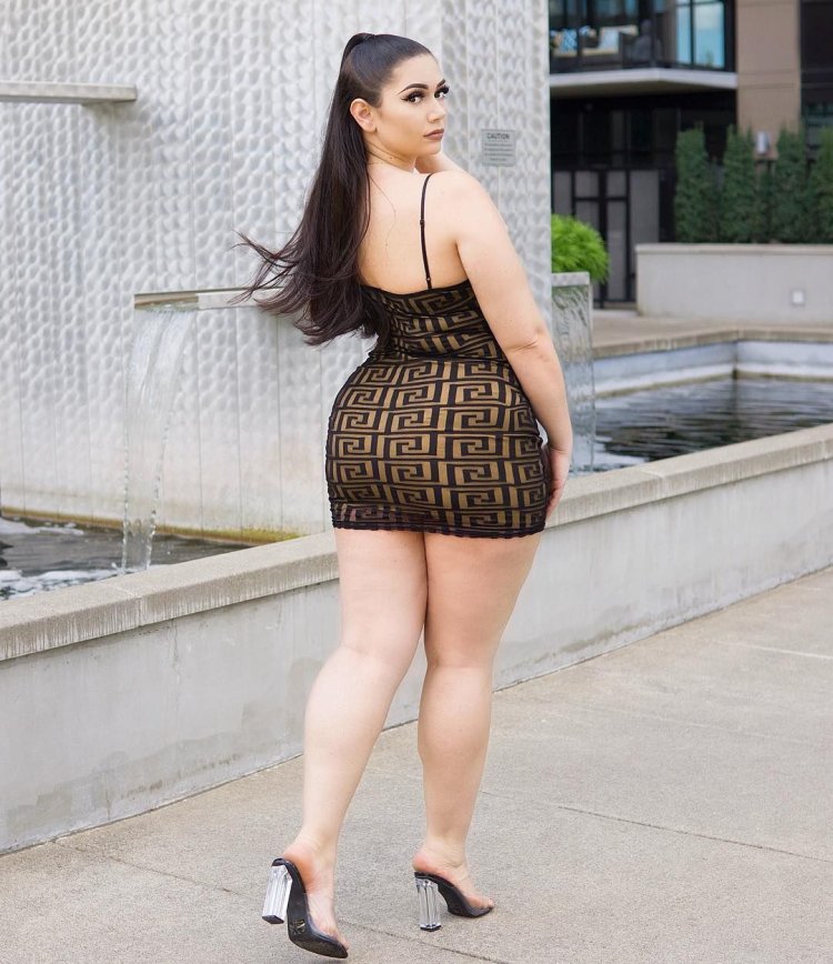 Nadia Aboulhosn в юбках