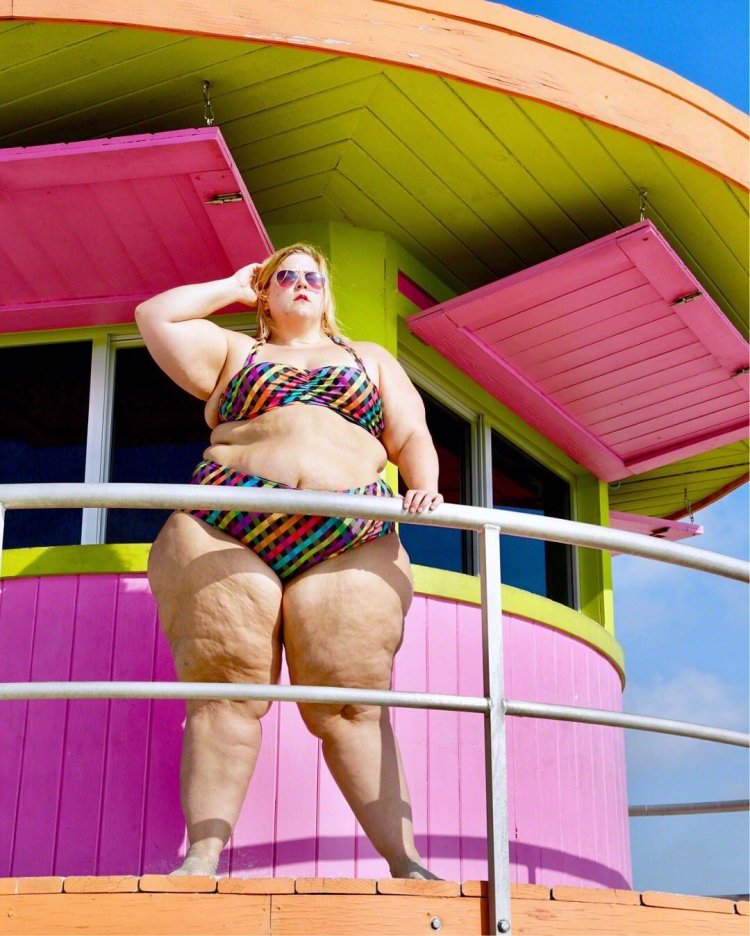 Толстуха в купальнике