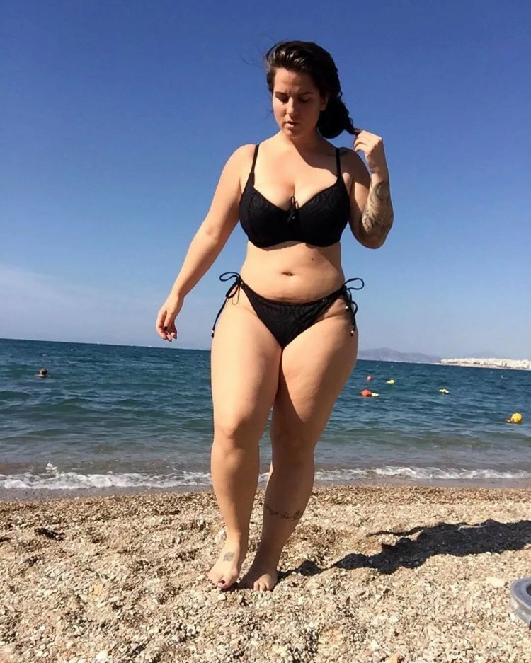 Толстые дамы в купальниках