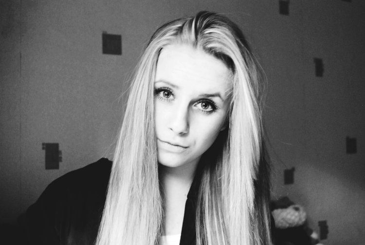 Девушка для фейка