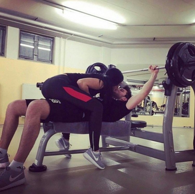 Виктория Лопырева в спортзале