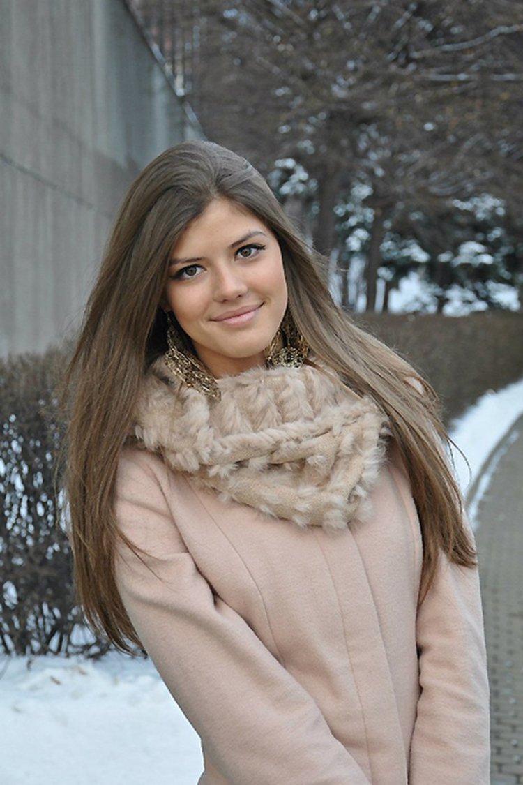 Славянская внешность девушки