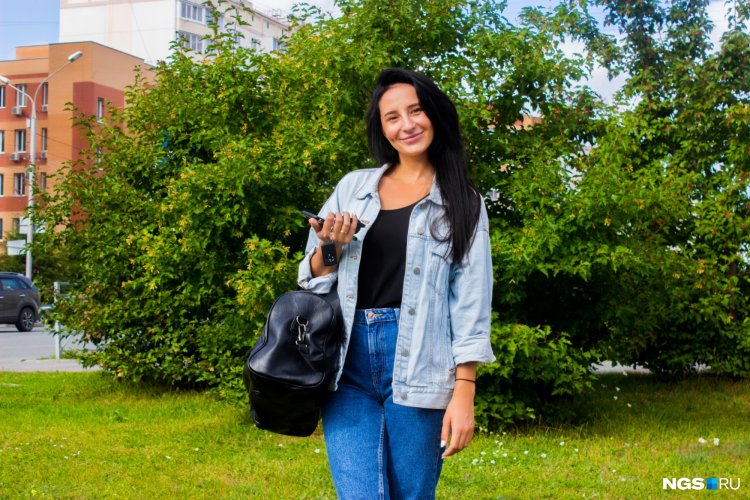 Украинка Яна Жданова.