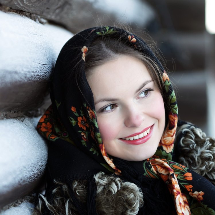 Красавица в платке