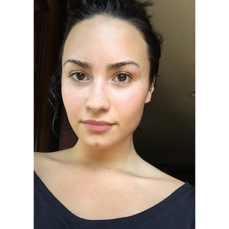 Demi Lovato без макияжа