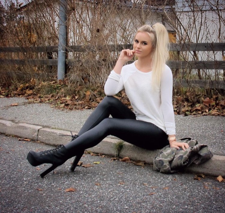 Anna Nystrom в спортивных штанах