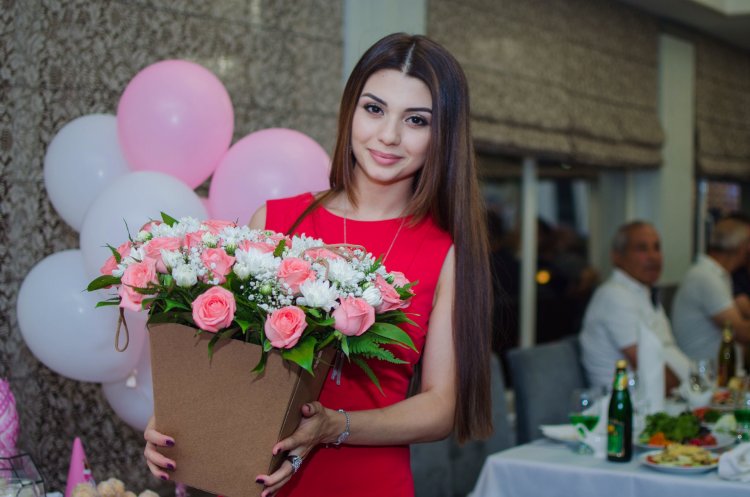 Армянка Мариам Саакян