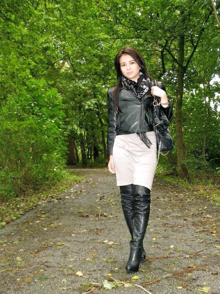 Сьюзи Саммерс в ботфортах