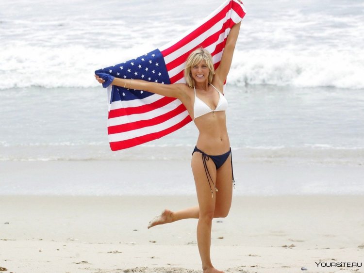 Девушки на пляжах Америки