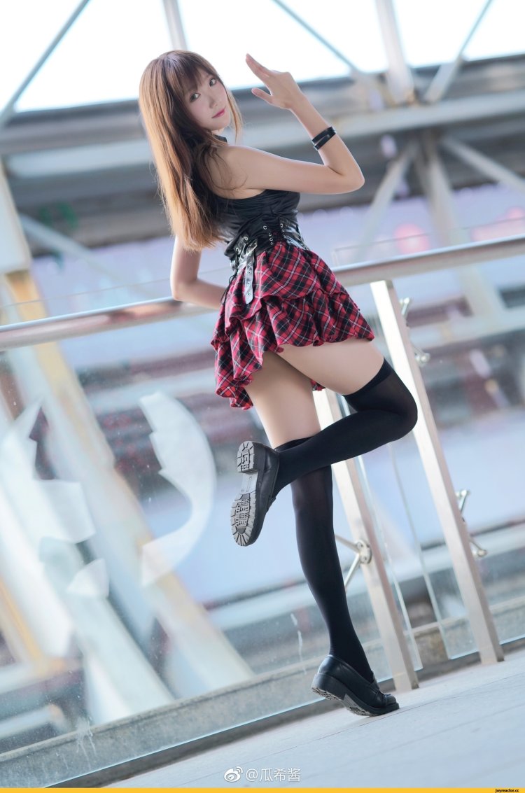 Красивые Японочки в коротеньких юбочках