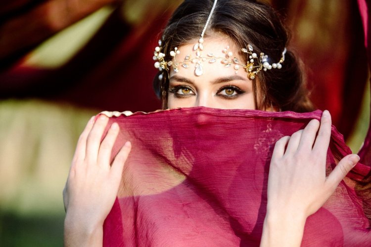 Красивые девушки с черными волосами