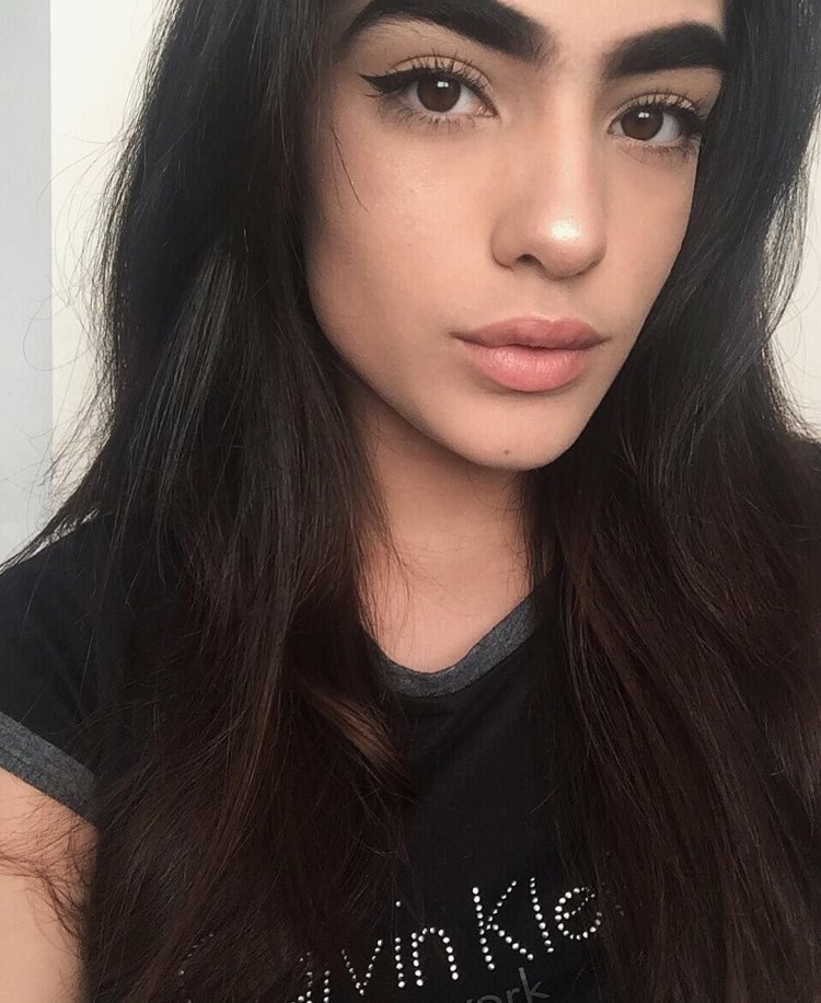 Natalia Castellar брови