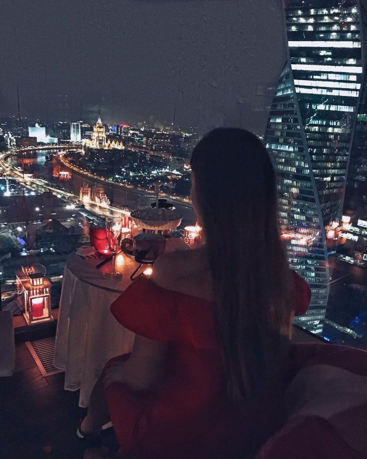 Блондинка ночью