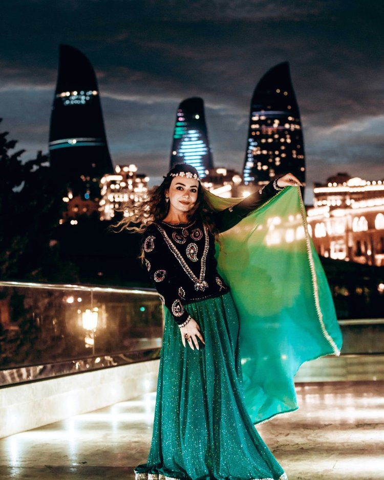 Национальные костюмы Азербайджана чутгу