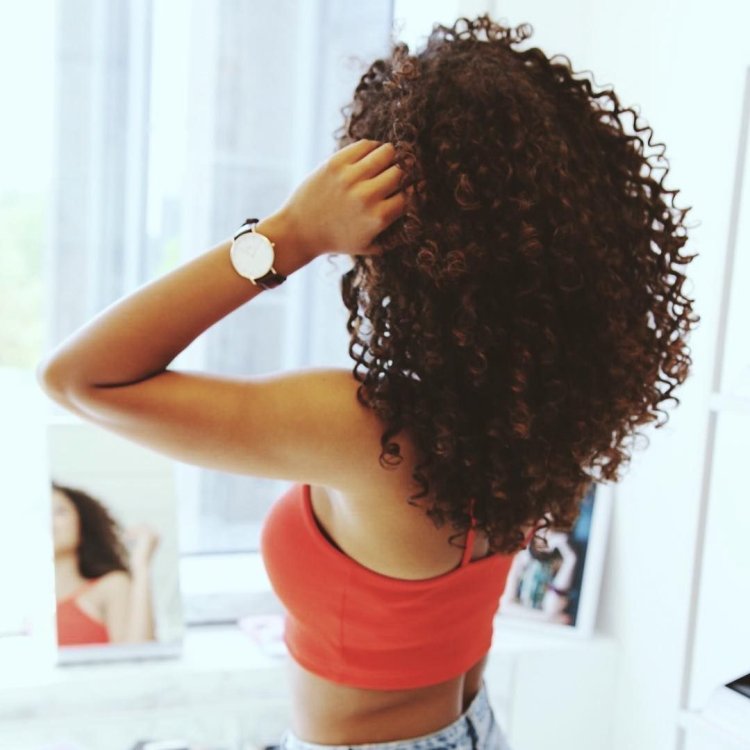 Длинные волнистые светлые волосы