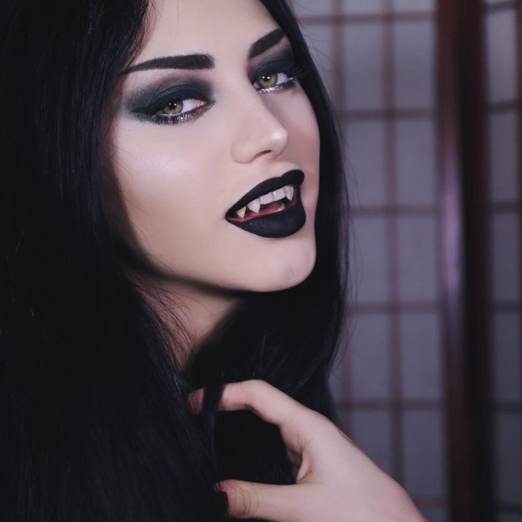 Девушка с сигаретой