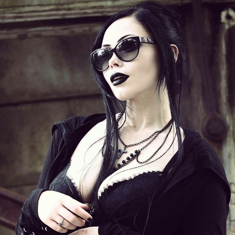 Готическая девушка