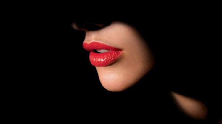 Макияж с черными губами