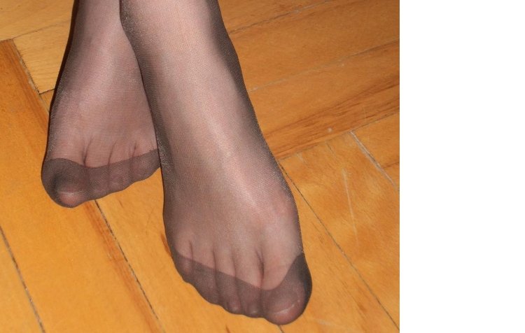 Ноги в капроновых колготках