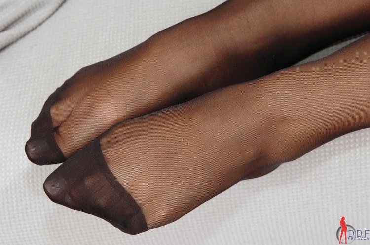 Капрон на женских ножках