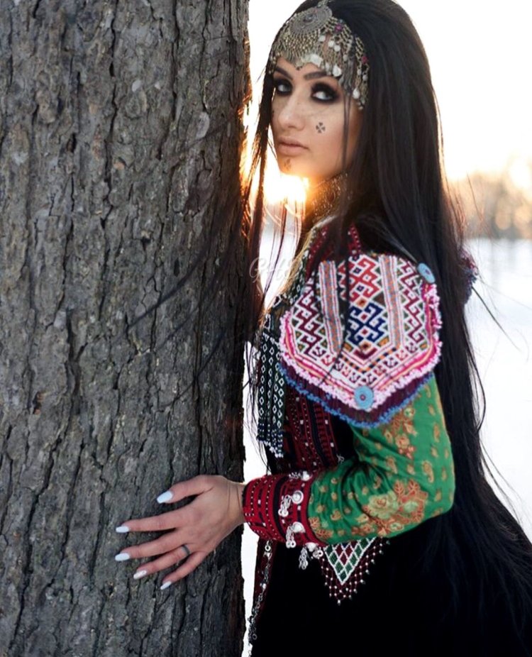 Афганский девушка фигура красиво в