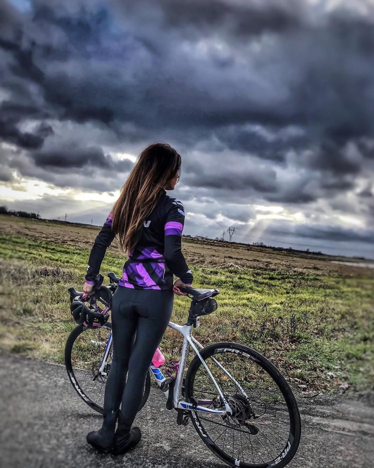 Голенькие девочки на велосипеде