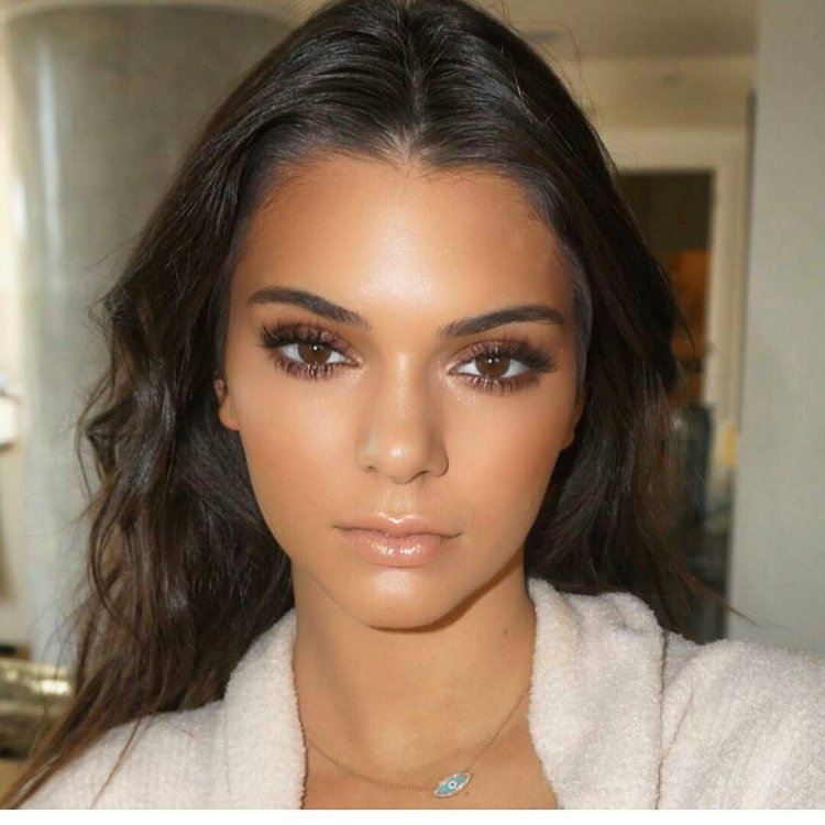 Супер брюнетки