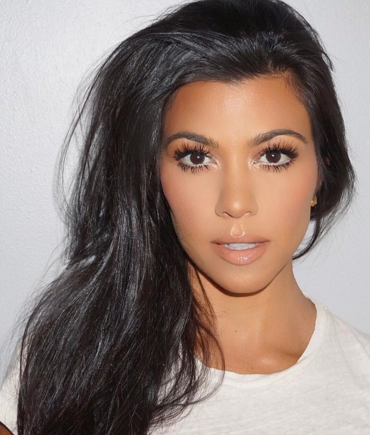 Брюнетка с мелированием