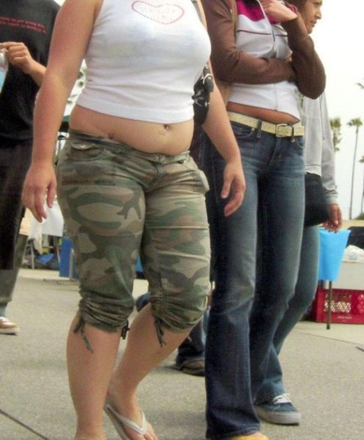 Толстые женщины на пляже