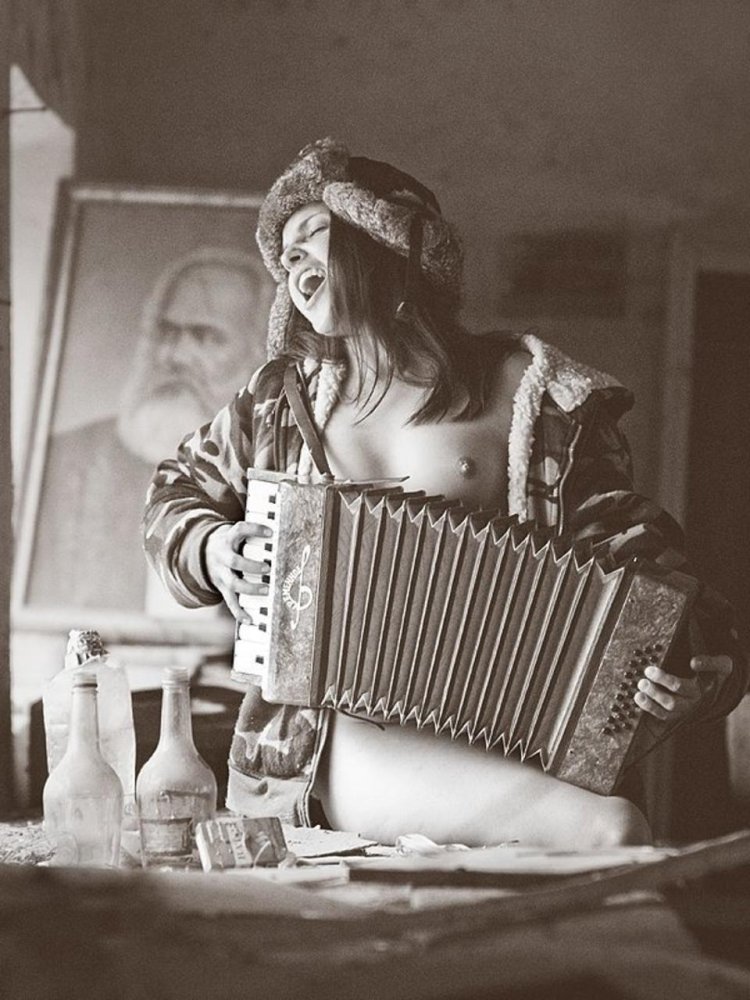 Девочка аккордеон