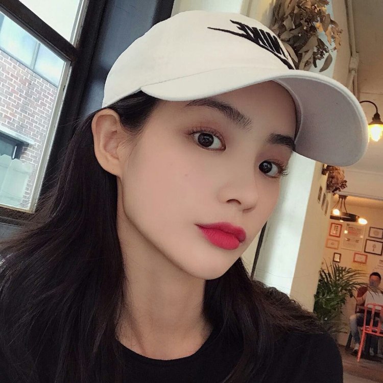 Улззанг Ольджан без макияжа