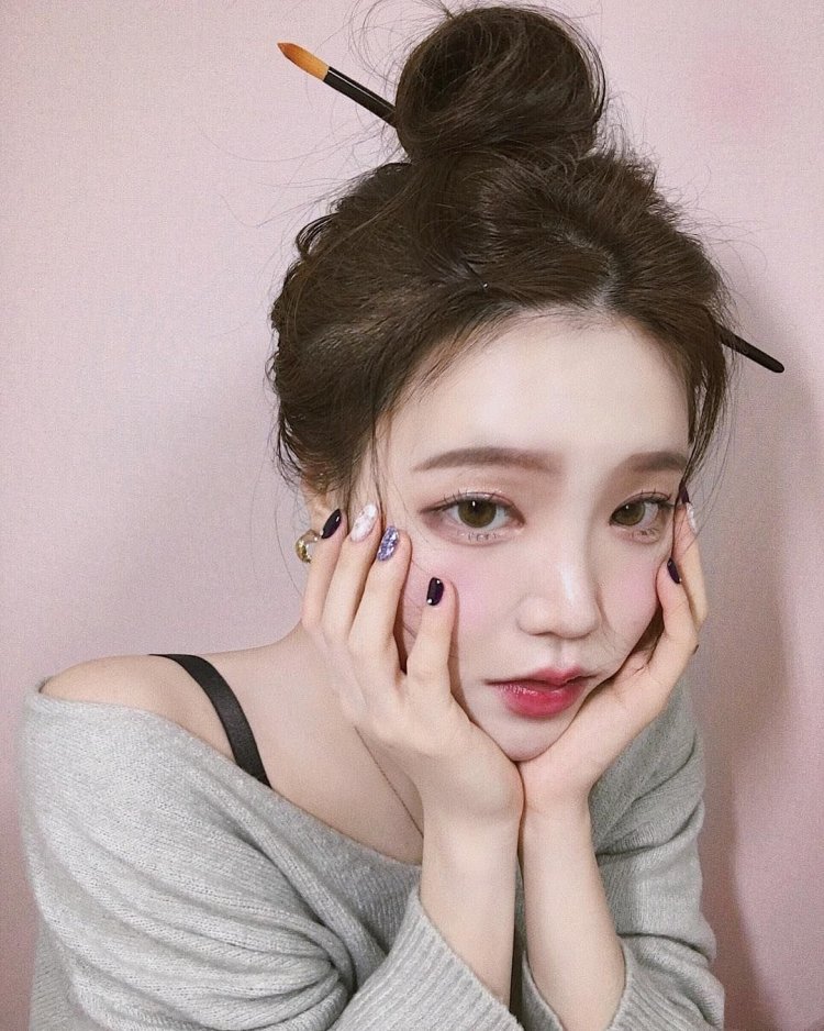 Дженни Ким анфас