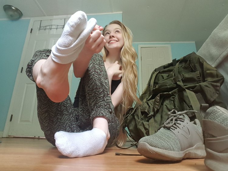 Красивые ноги в гольфах