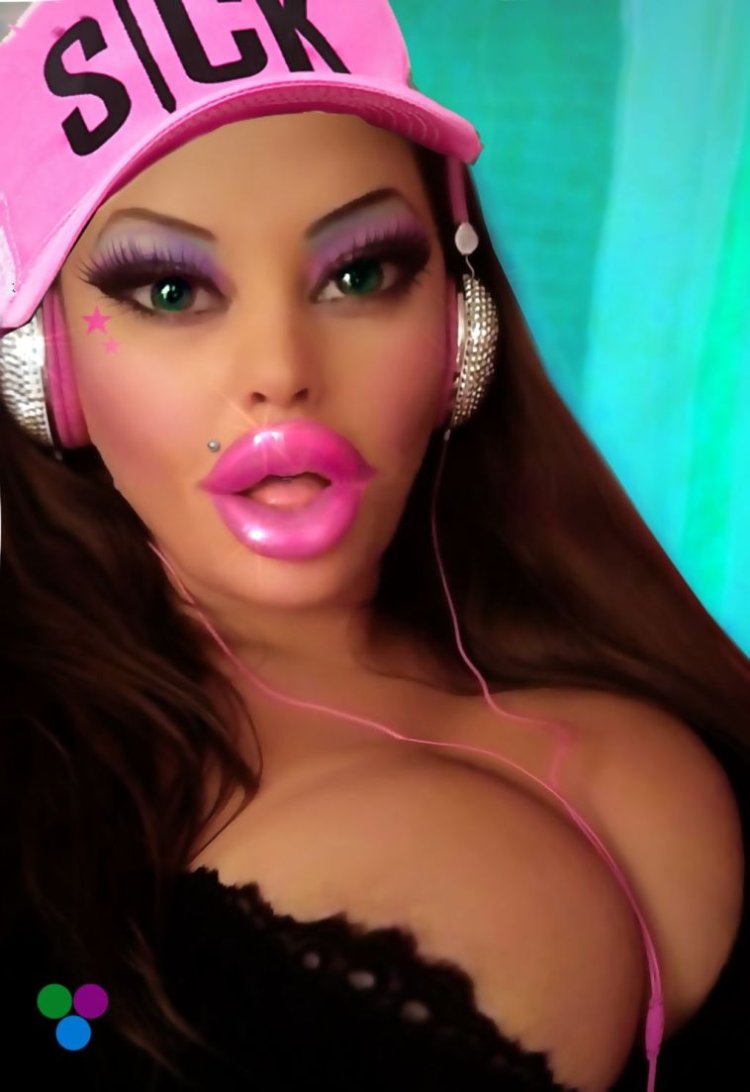 Даниэль Николь чернокожая