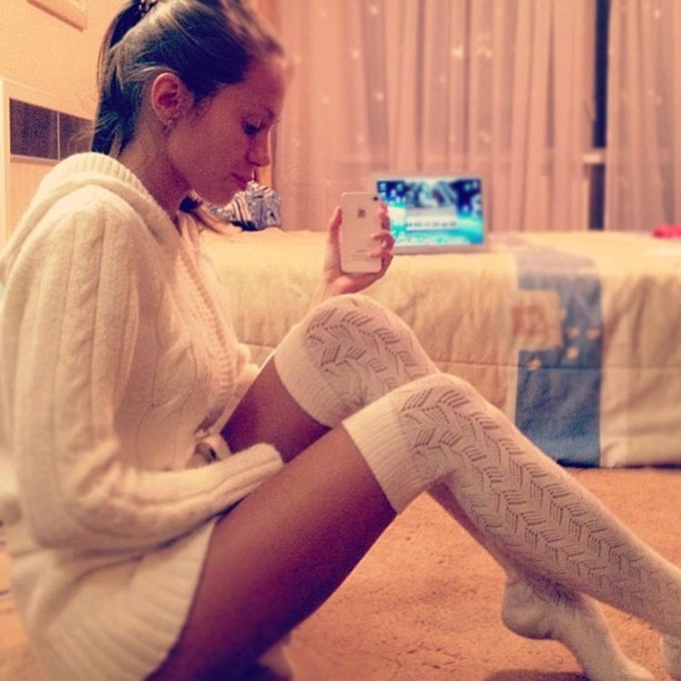 Потные носочки девушек