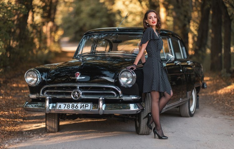 Ретро авто и девушки