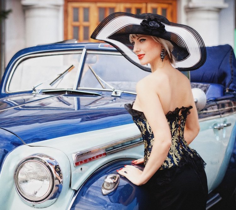 Ретро Кадиллак Кендалл Дженнер