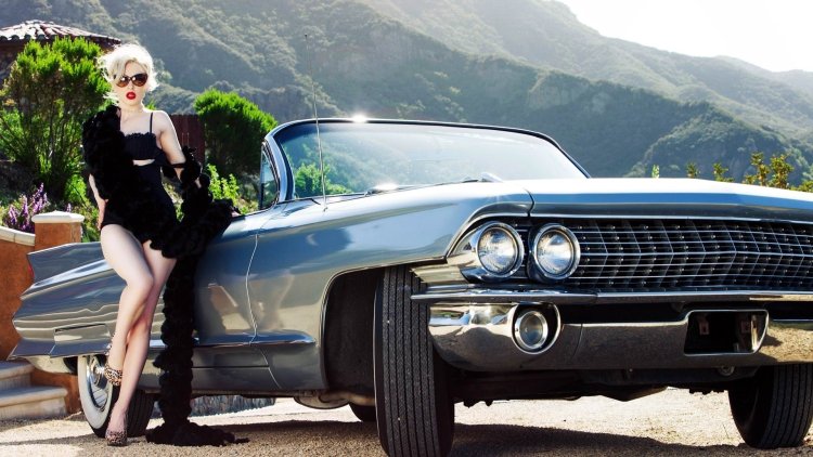 Девушки и ретро автомобили