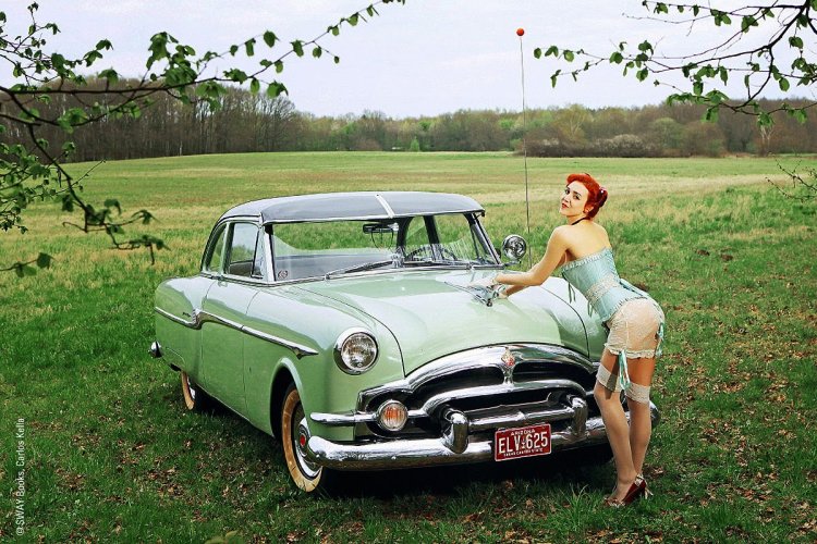 Ретро авто и девушки