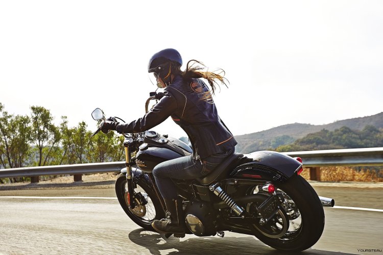 Женский Харлей Дэвидсон мотоцикл