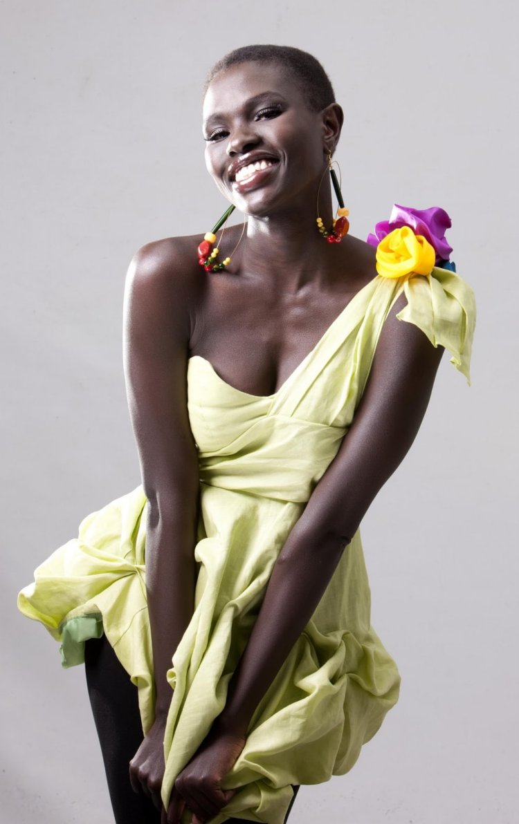 Кенийская модель аджума Насеньяна