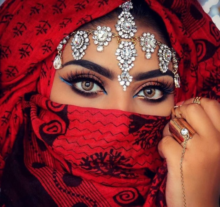 Восточные глаза в чадре