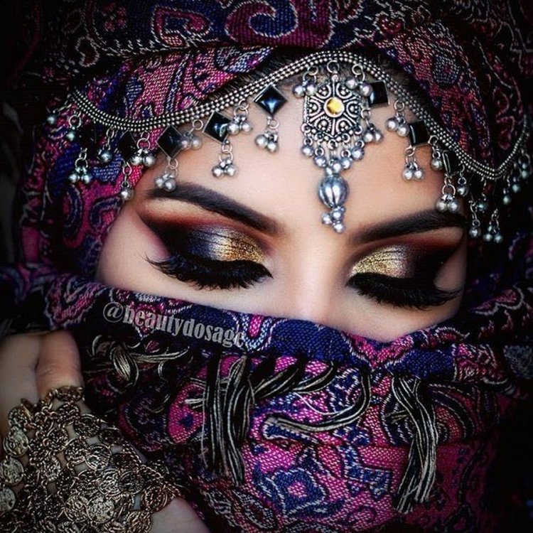 Восточные женщины в парандже