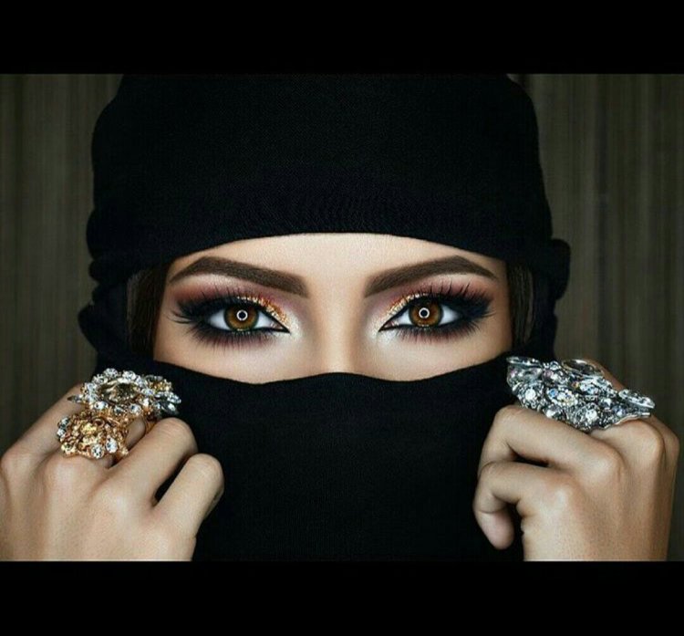 Восточные красавицы в чадре