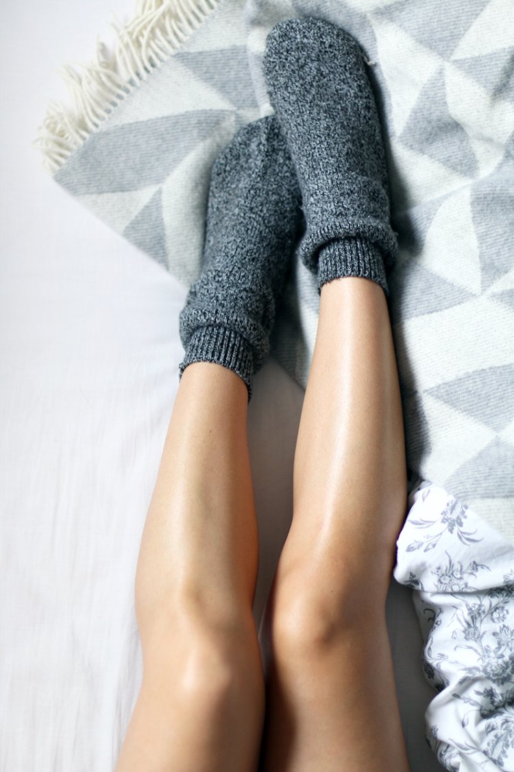 Потные женские носки