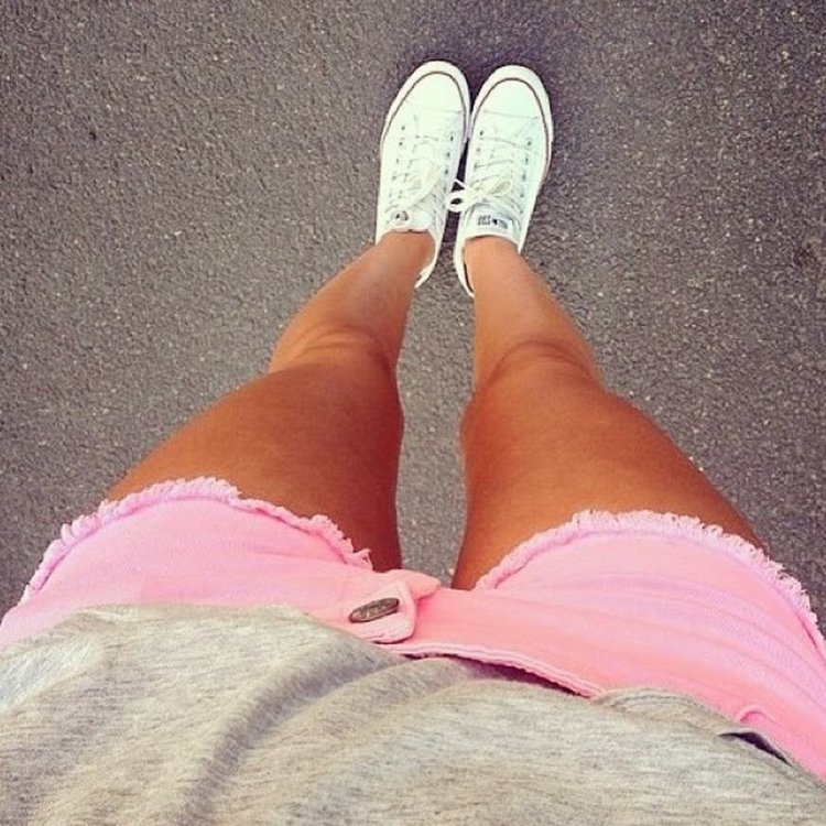 Красивые ножки в носочках