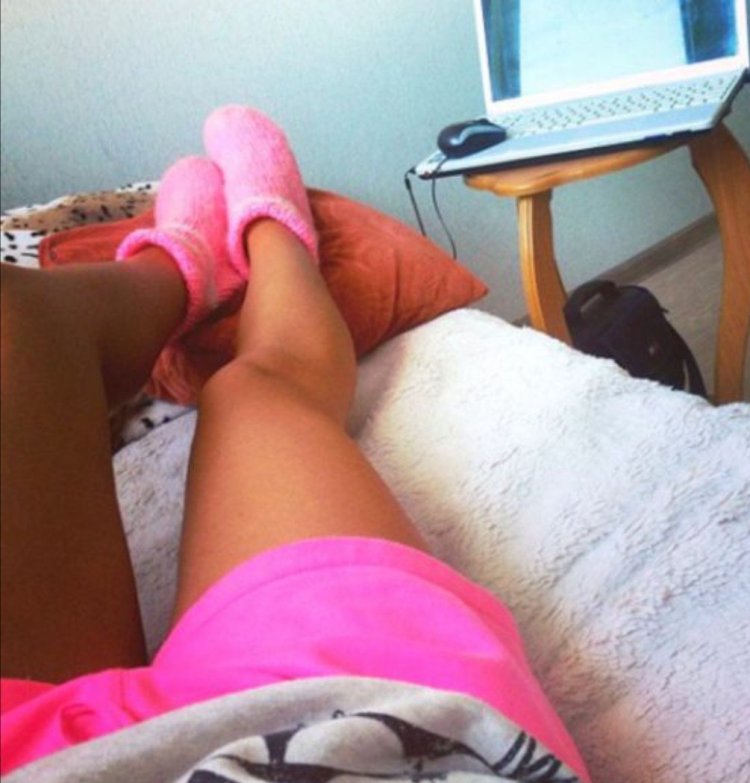 Брюнетки с красивыми ногами